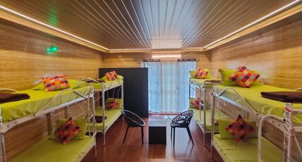 Clouds N Mist Cottage Room Type - 8 Beds Deluxe Dorm Room with Mountain View Balcony