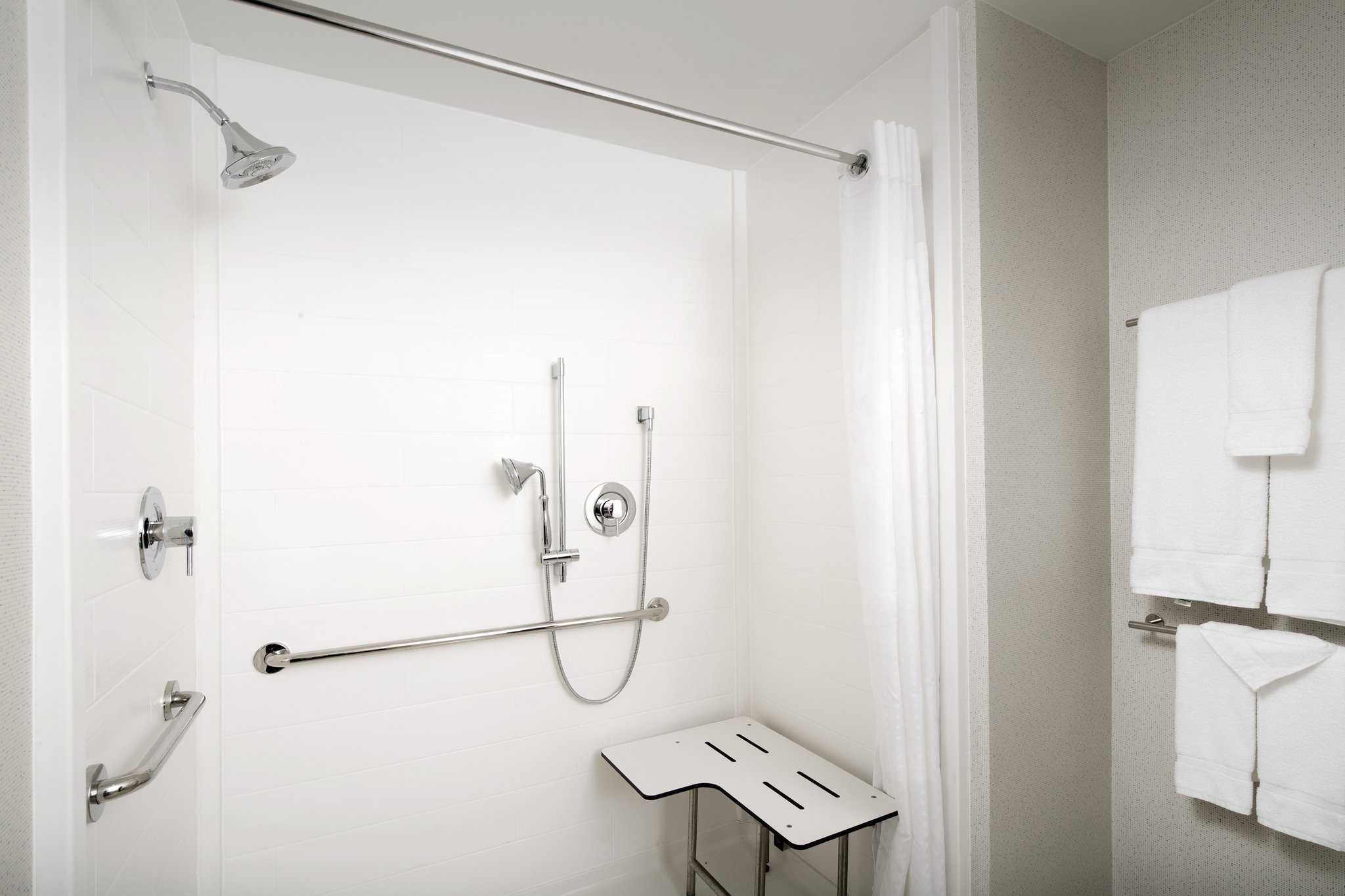 Holiday Inn Express & Suites San Antonio North - Windcrest - Tap to explore photos