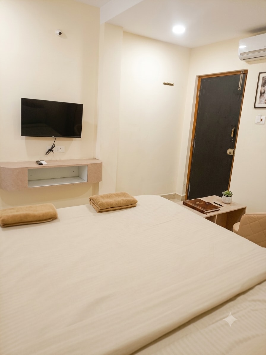Maruthi Inn hotel - Tap to explore photos