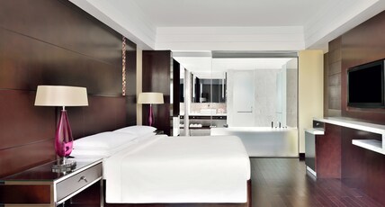 Jaipur Marriott Hotel Room Type - Deluxe Suite with Bathtub & Living Area