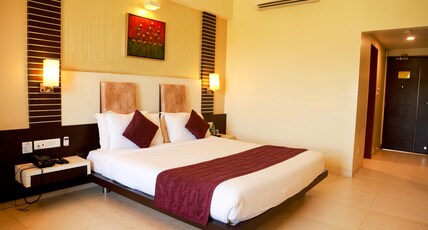 Aakar Lords Inn - Pure Veg Room Type - Deluxe Room
