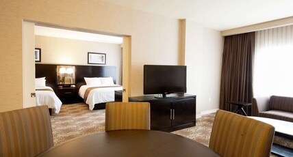 DoubleTree by Hilton Hotel Binghamton Room Type - 2 QN DLX 2 ROOM FAMILY STE
