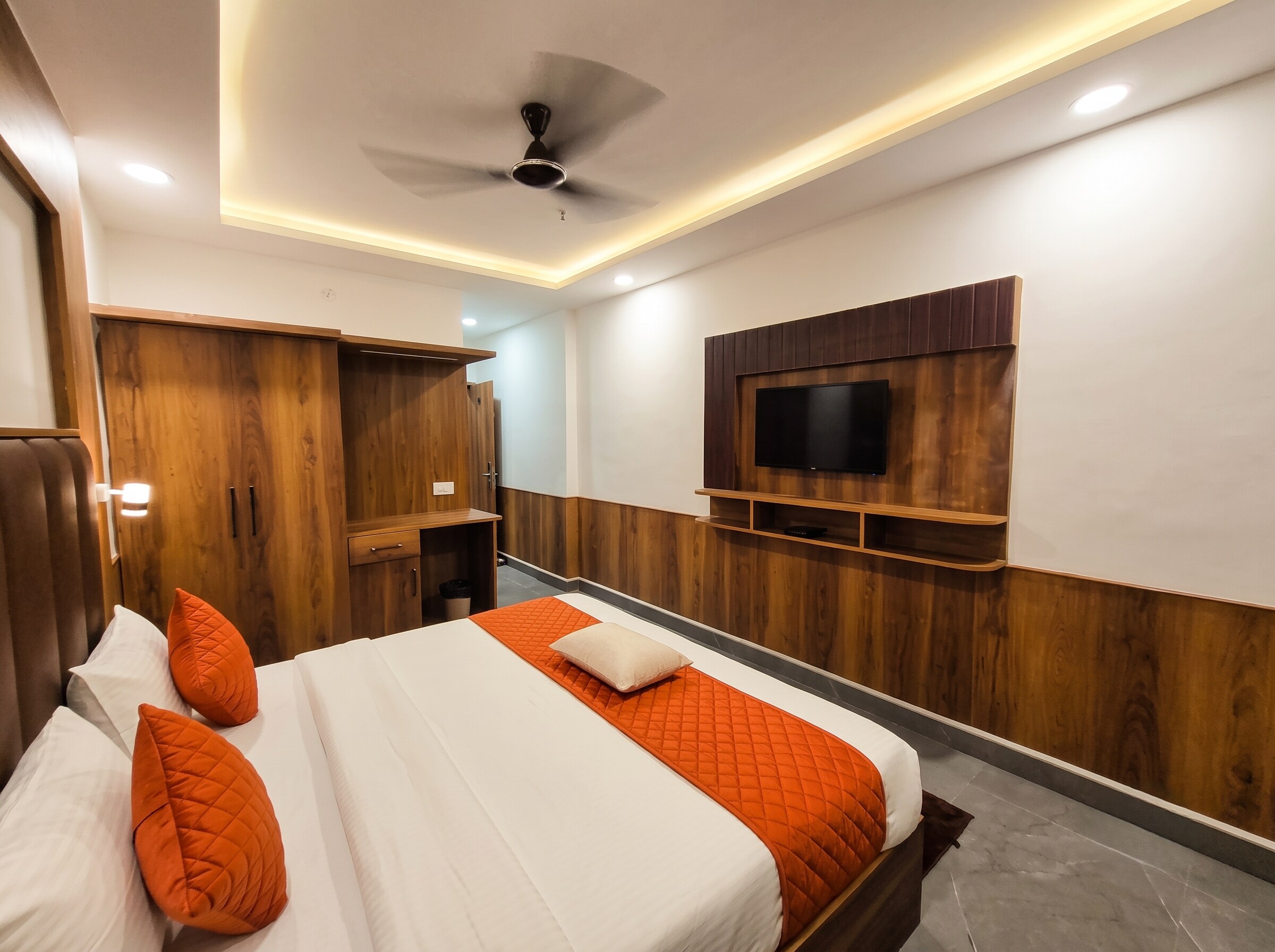 OnlyStay Luxe House Agra - Tap to explore photos