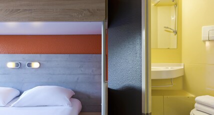 ibis budget Le Mans Universite Room Type - Classic room with a double bed and a single bunk bed