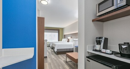 Holiday Inn Express Hotel & Suites Clute-Lake Jackson Room Type - 2 Queen Beds Suite Mobil Accessible Tub