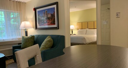 Candlewood Suites RALEIGH CRABTREE Room Type - 1 Qn 1 Bedroom Ste Comm Access Roll Shwr