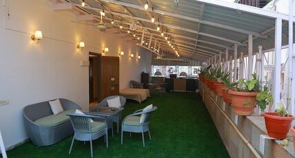 Luxury 4BHK with a open lawn Banjara Hills Room Type - Luxury 4BHK with a open lawn Banjara Hills