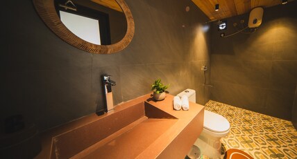 Sage Stays and Trails Room Type - Lake View Studio