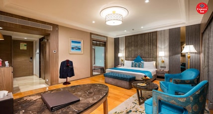 Express Inn The Business Luxury Hotel Room Type - Express Suite (Spacious Room, Bath Tub) Express Inn The Business Luxury Hotel Room Type - Express Suite (Spacious Room, Bath Tub)