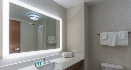 Holiday Inn Express INDIANAPOLIS - SOUTHEAST Room Type - 2 King One Bedroom Suite