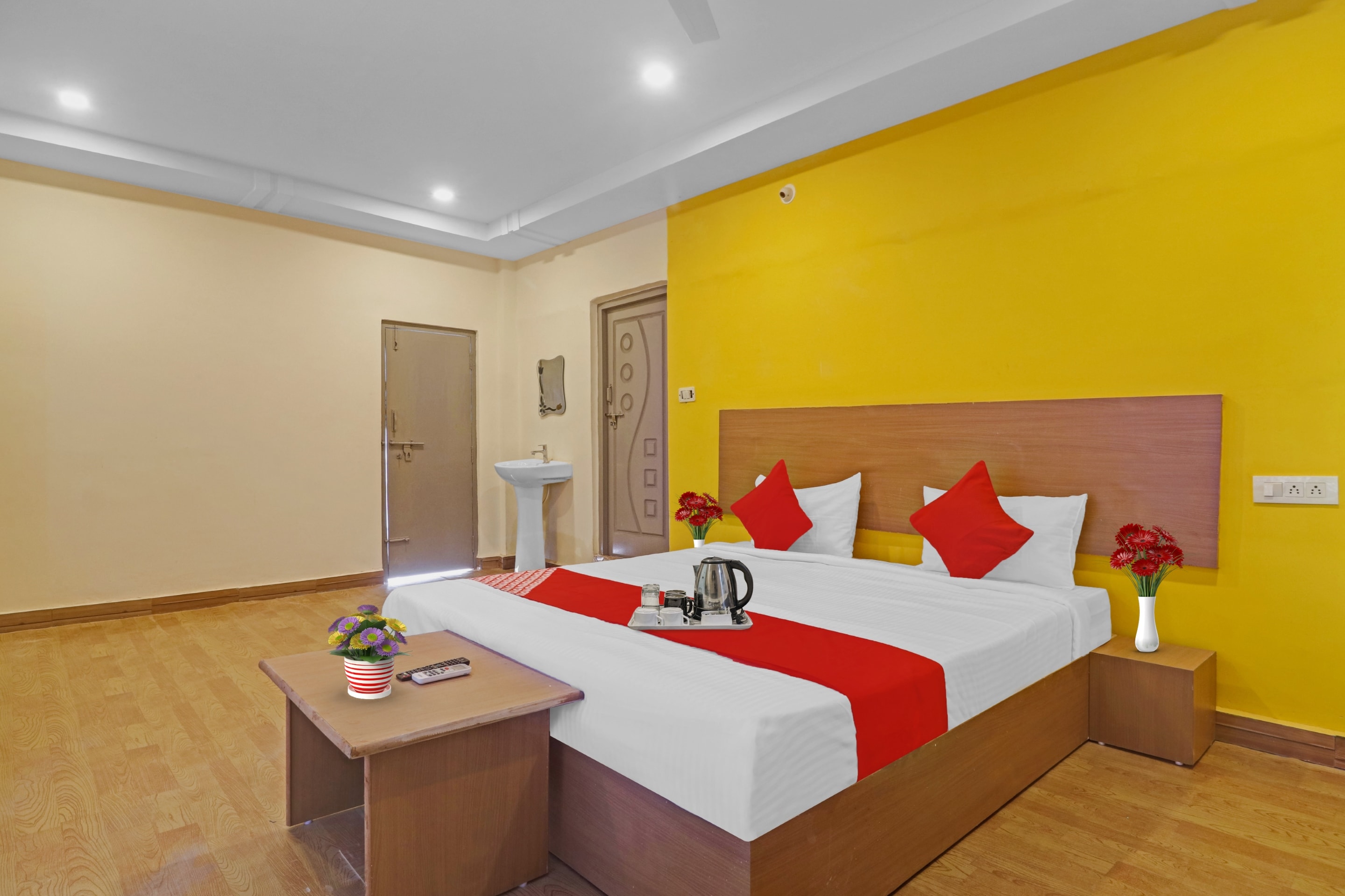 Hotel O Lavish Stay - Tap to explore photos