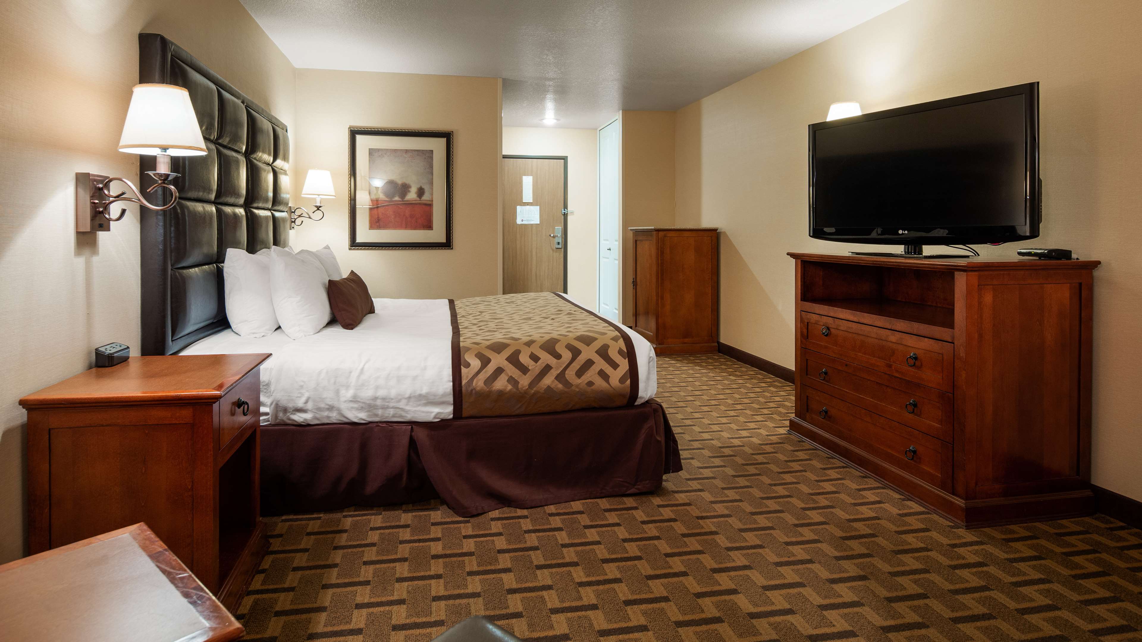 Best Western Plus Meridian - Tap to explore photos