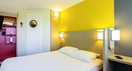 Greet Hotel Angouleme Room Type - Economy Room with 1 large bed