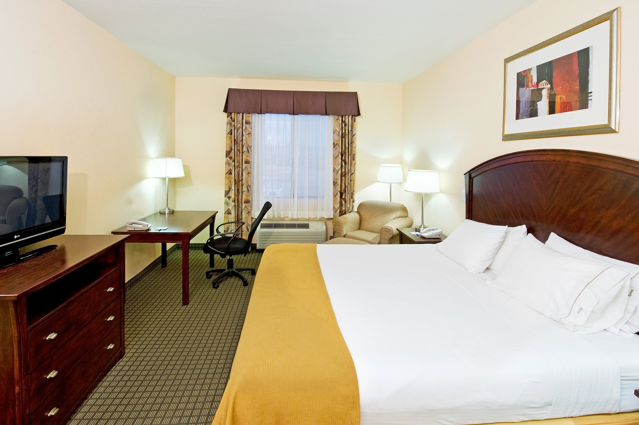 Holiday Inn Express & Suites WILLCOX - Tap to explore photos