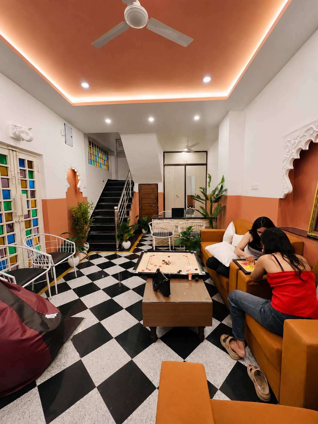 Raahgir Lake View Hostel |10 Metres from Lake Pichola - Tap to explore photos