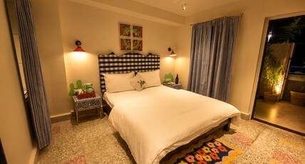 HOUSE OF BB (1km from Nakki Lake) Room Type - Superior Deluxe with Bathtub