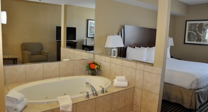 Best Western Plus Barrie Room Type - Suite-1 King Bed, Non-Smoking, Tower, Jetted Tub, Flat Screen Television, Microwave And Refrigerator Best Western Plus Barrie Room Type - Suite-1 King Bed, Non-Smoking, Tower, Jetted Tub, Flat Screen Television, Microwave And Refrigerator