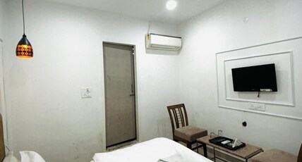 COZY INN ROOMS-HOSHIARPUR Room Type - Deluxe King Bed Room