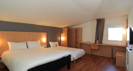 ibis Aurillac Room Type - Standard Room with one double bed and one single bed ibis Aurillac Room Type - Standard Room with one double bed and one single bed