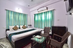 Aashiyana Comfort Homestay |Rooms & Caretaker|
