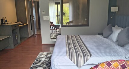 EMROZ KINGS RESORT Room Type - Luxury Jacuzzi Room with Balcony