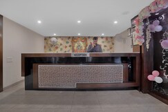 Super Townhouse Divya Palace