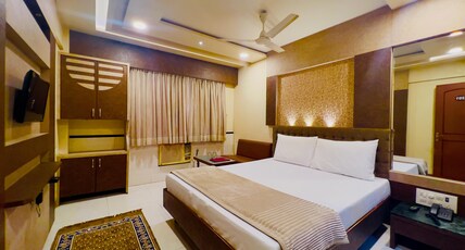 Hotel Dwaraka Room Type - Deluxe Double Bed Room