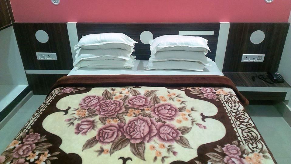 Hotel padmanane - Tap to explore photos