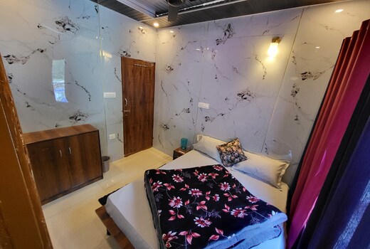 Hotel Gaura Inn