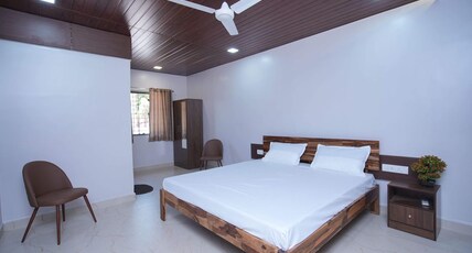 Amantran Lodge Room Type - Deluxe Room with Hill View King Bed