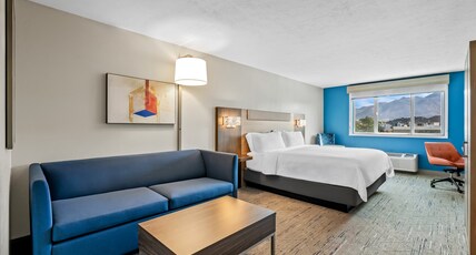 Holiday Inn Express & Suites OGDEN Room Type - 1 King Suite Communications Accessible