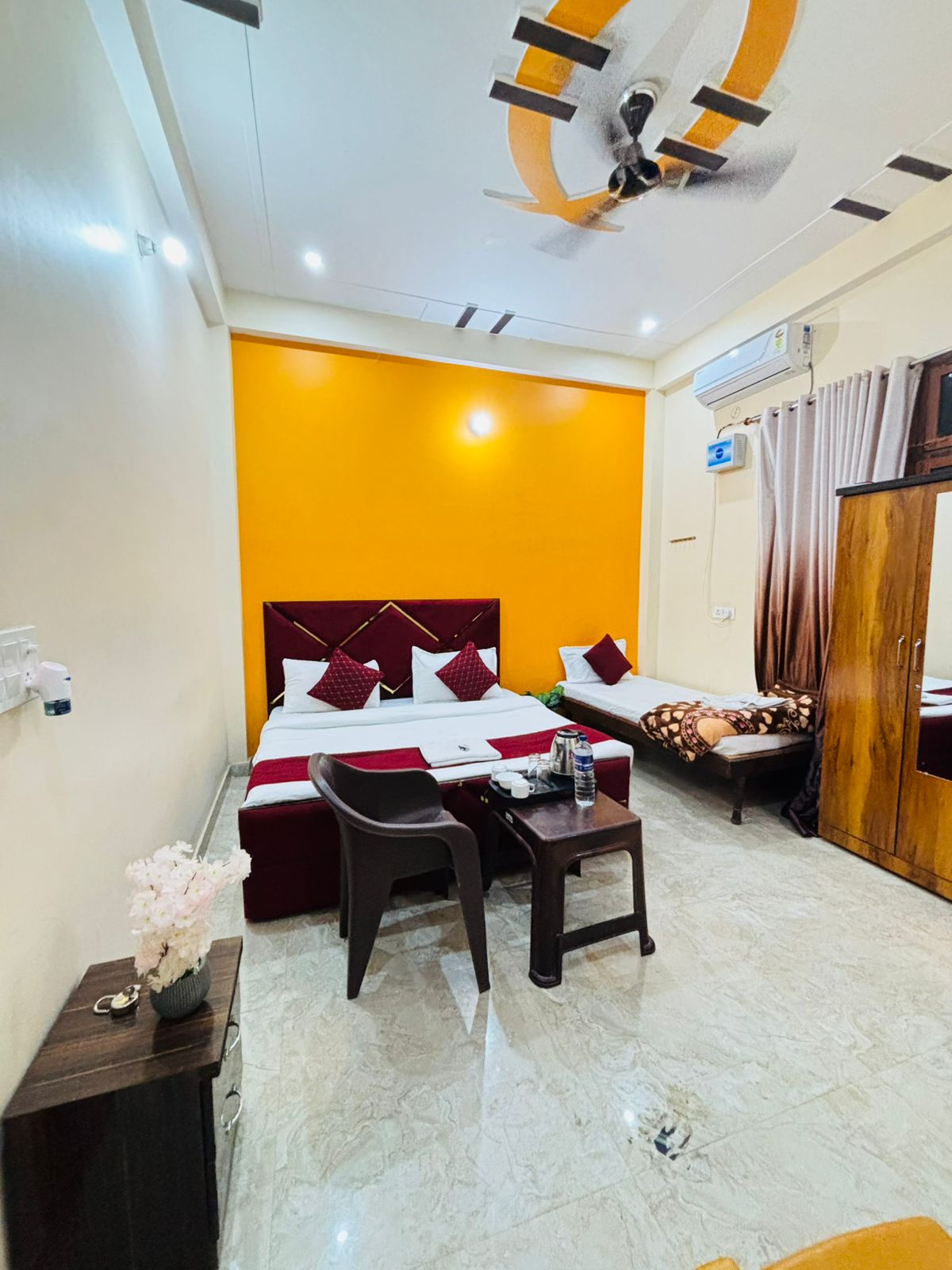 Hotel Vedas Villa - 15 mint From Ram Temple - Tap to explore photos