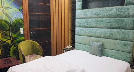 Hotel O M S GALAXY Room Type - Classic