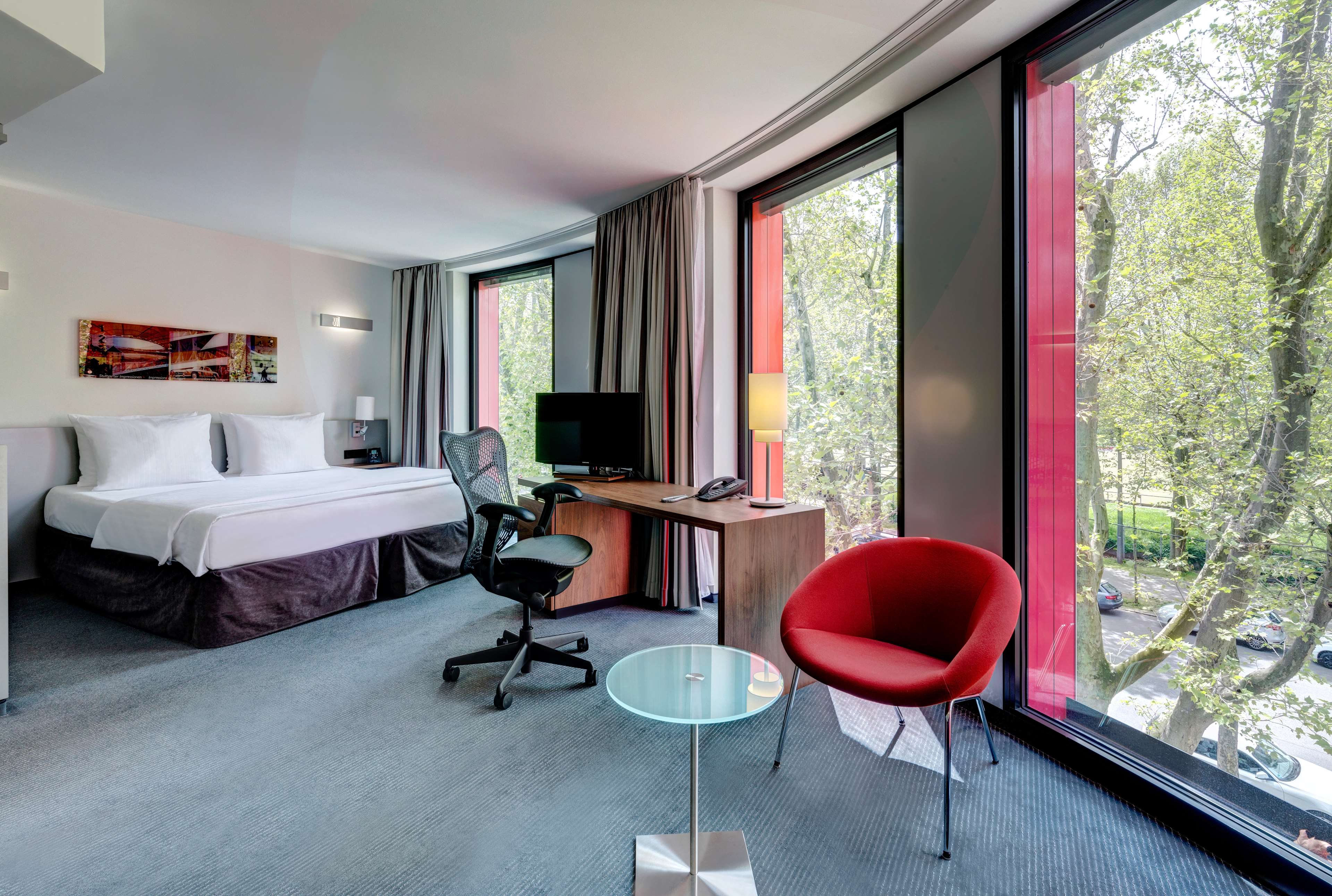Hilton Garden Inn Stuttgart Neckar Park - Tap to explore photos