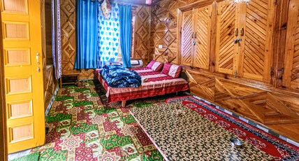 The Mehfil - Cafe and Stay Room Type - Quadruple Room with Shared Bathroom