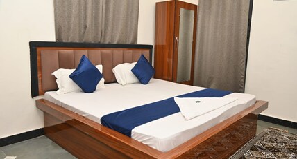 Pitambara Studio Apartments Room Type - Deluxe AC Room |  King Size bed with Kitchen 