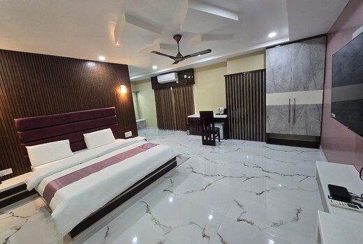 S C HOTEL
