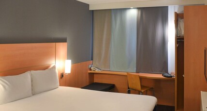 ibis Reading Centre  Hotel Room Type - Accessible Standard Room with double bed
