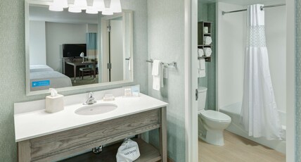 Hampton Inn & Suites by Hilton Carolina Beach Oceanfront Room Type - 2Q STU STE O V W WETBAR BA