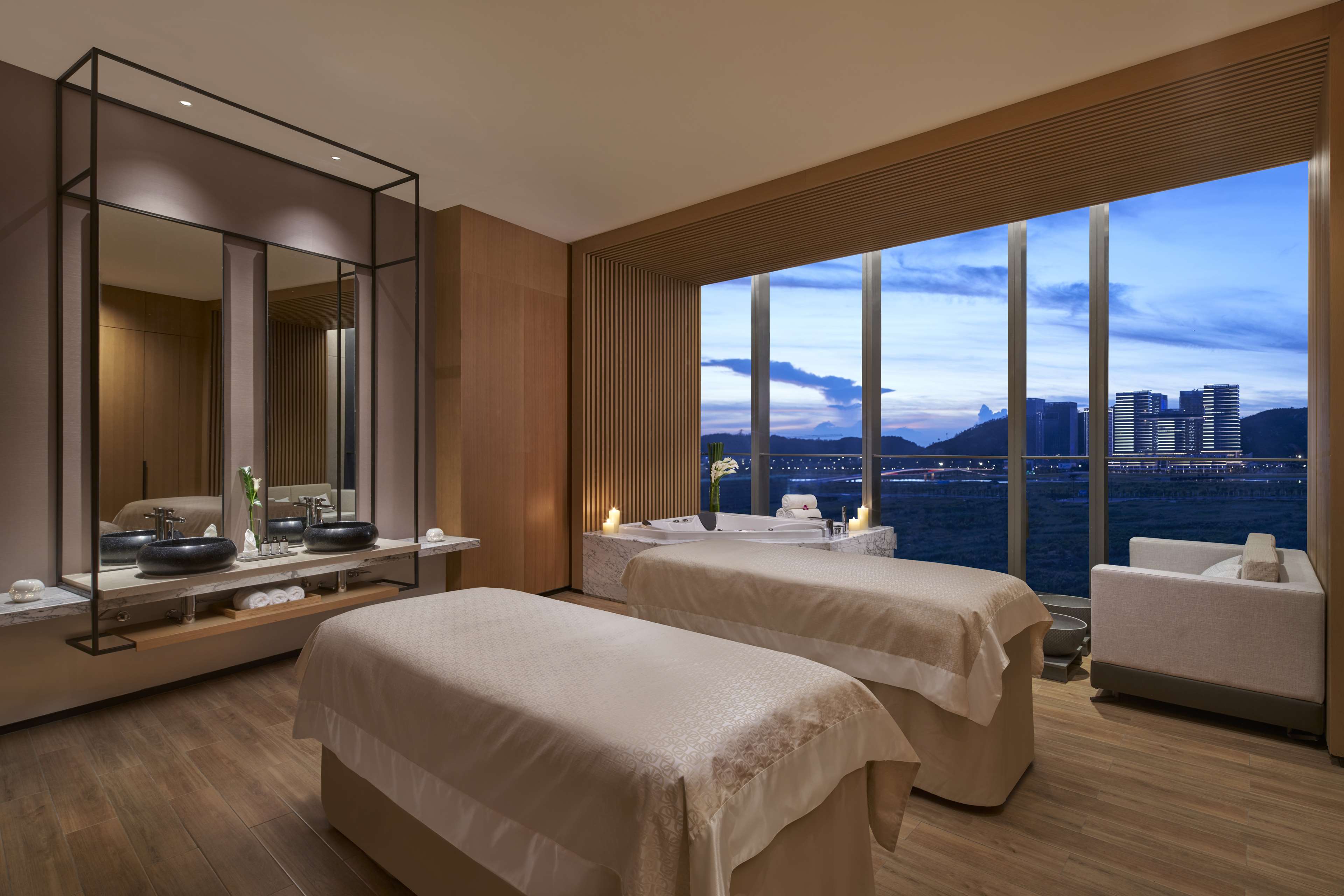 Hyatt Regency Hengqin - Tap to explore photos