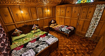 Premium Houseboat Baktoo Palace Room Type - Deluxe 1.0
