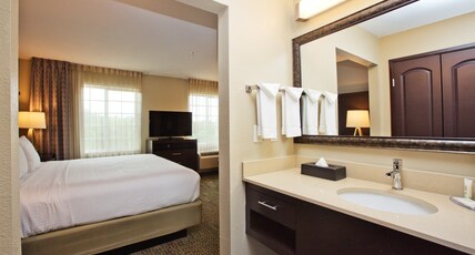 Staybridge Suites AUSTIN SOUTH INTERSTATE HWY 35 Room Type - 1 King Bed Studio Suite Comm Access