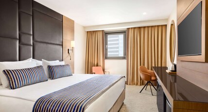 TRYP By Wyndham Istanbul Sisli Hotel Room Type - 1 King Bed, Premium Suite with Jacuzzi and Sofa, Non-Smoking TRYP By Wyndham Istanbul Sisli Hotel Room Type - 1 King Bed, Premium Suite with Jacuzzi and Sofa, Non-Smoking