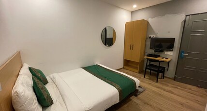 HOTEL  A P S TOWNHOUSE Room Type - Deluxe Room with Balcony