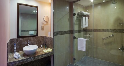 Novotel Suites Riyadh Olaya Room Type - Superior Room with King Size Bed