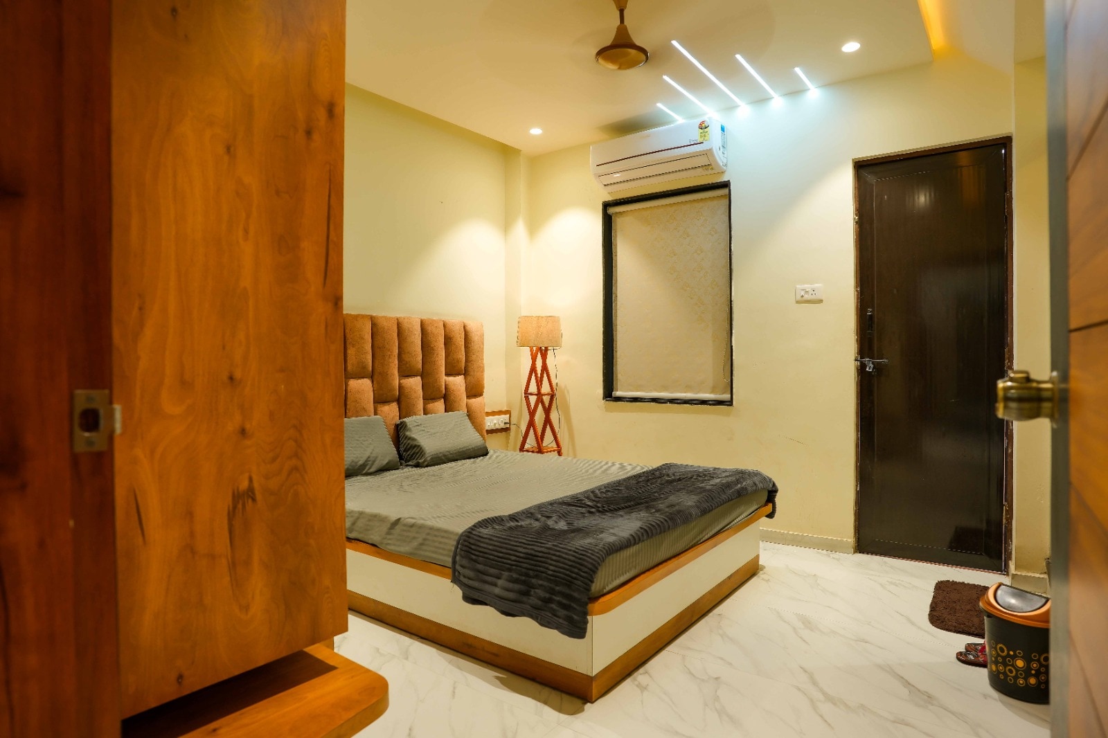 LA Spezia 1BHK Serviced Apartment - Tap to explore photos