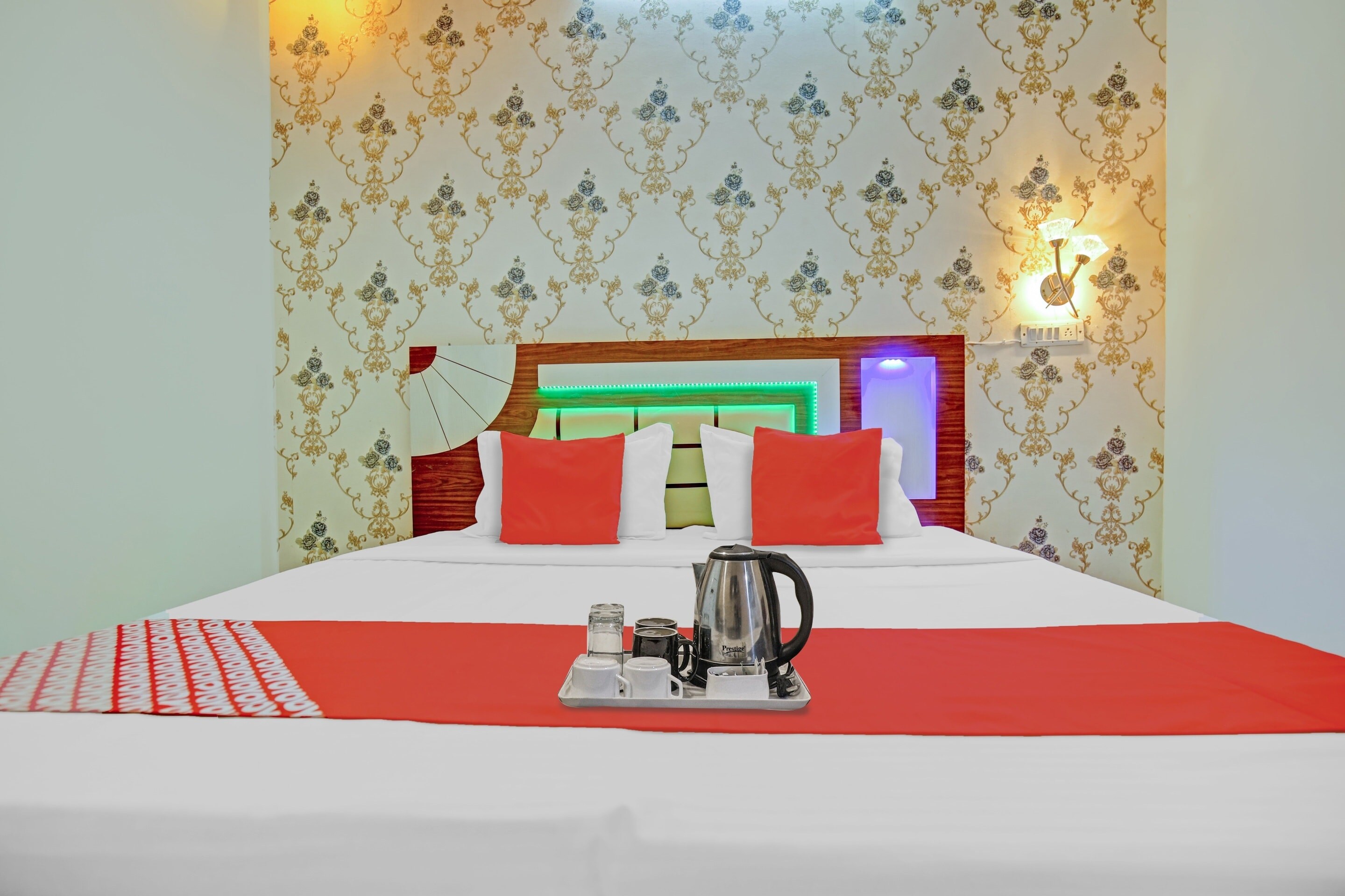 Hotel O Crown Inn - Tap to explore photos