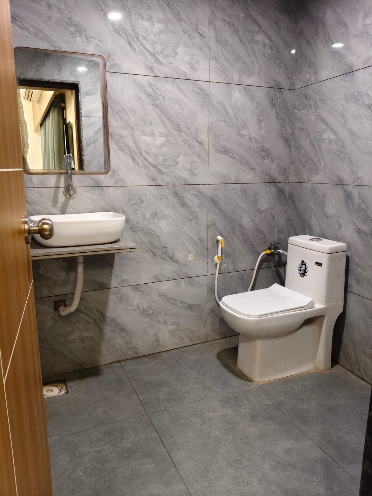 Hotel Krishnay Somnath bypass - Tap to explore photos