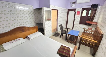 MEERA LODGE Room Type - AC DOUBLE BED