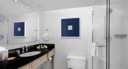Doubletree by Hilton Hotel Deerfield Beach - Boca Raton Room Type - 1 KING TREAT SELF AMENITY